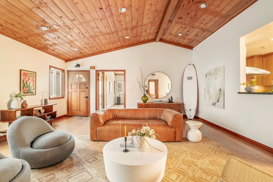 More Photos Of 16 Spinnaker St, Marina Del Rey Multifamily For Sale