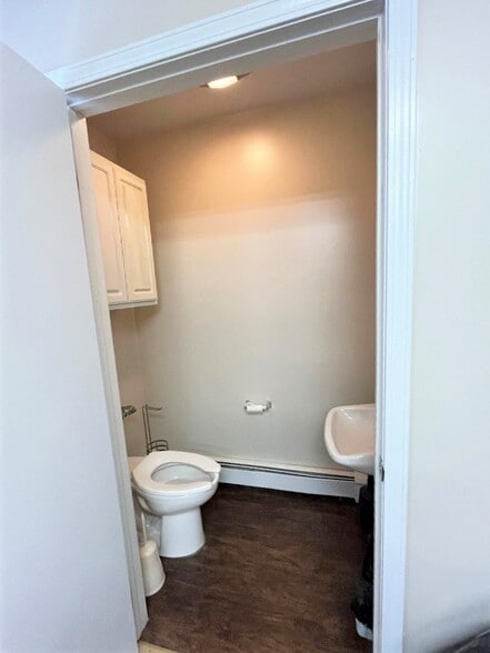 More Photos Of 366 Herbertsville Rd, Brick Medical For Lease