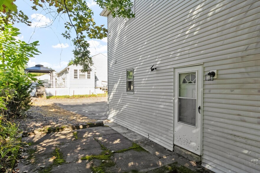 More Photos Of 158 Fairhaven Rd, Worcester Storefront Retail Residential For Sale