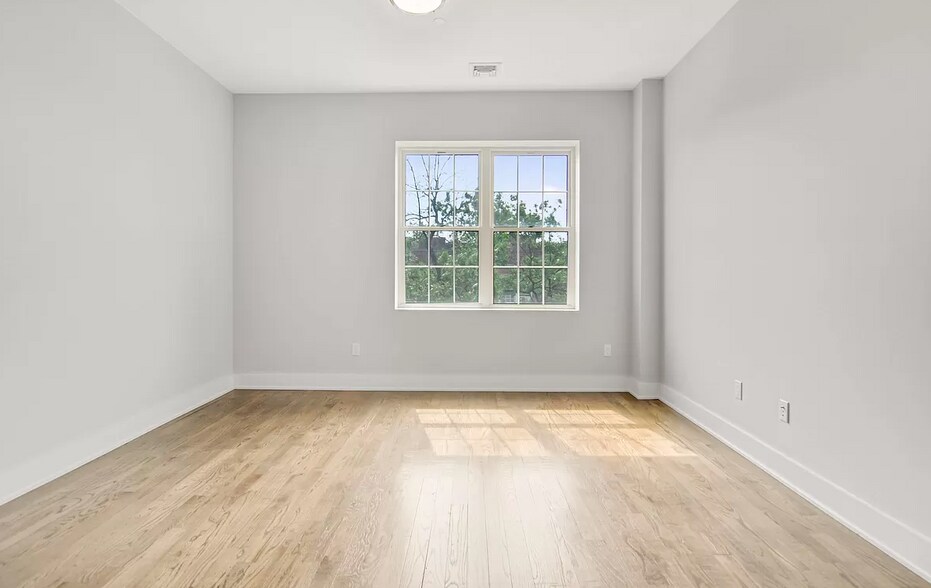 More Photos Of 2534 Steinway St, Long Island City Multifamily For Sale