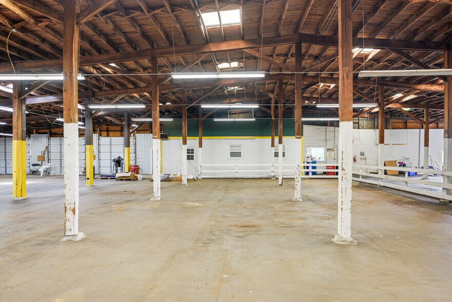 More Photos Of 545 E Main St, Hartsville Warehouse For Lease