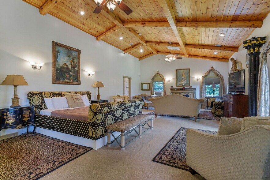 More Photos Of 1650 Bodoit Rd, Fishs Eddy Hotel For Sale