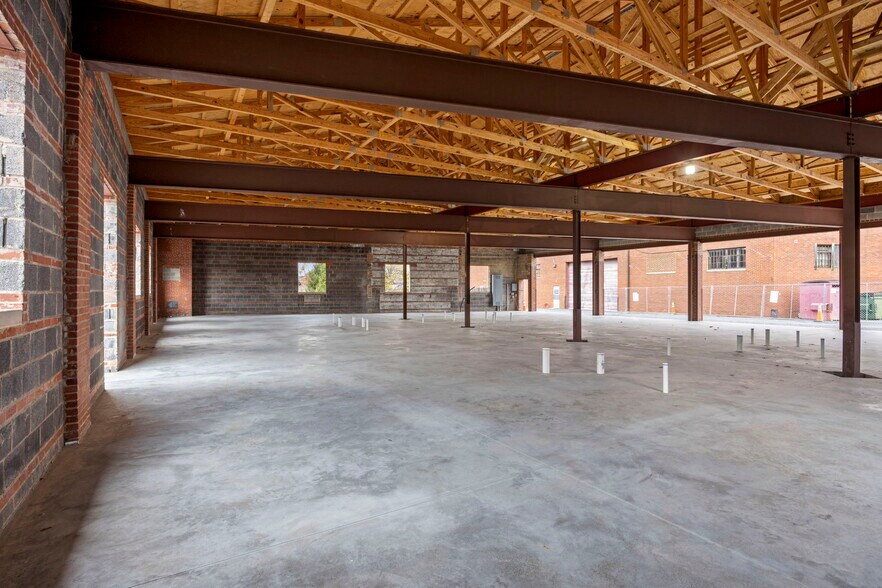 More Photos Of 156 Washington, Harrisonburg Light Distribution For Lease