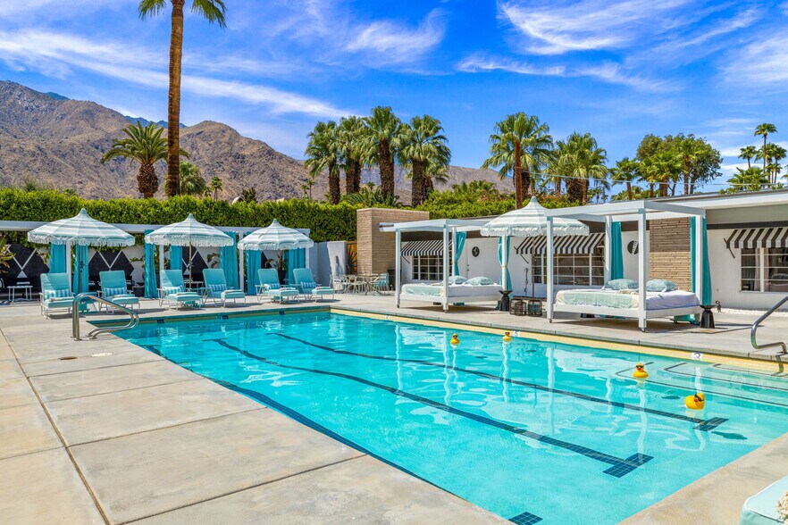 More Photos Of 120 W Vereda Sur, Palm Springs Hotel For Sale