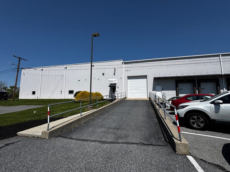 More Photos Of 1660 E Race St, Allentown Warehouse For Lease