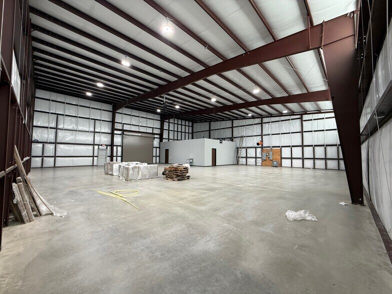 More Photos Of 16217 North Fwy, Houston Unknown For Lease
