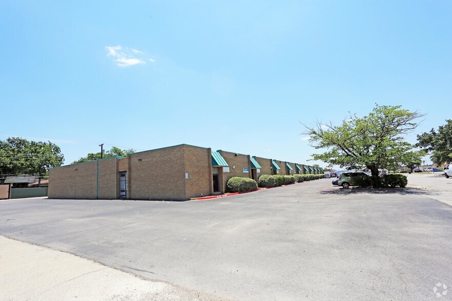 More Photos Of 10024-10052 Monroe Dr, Dallas Showroom For Lease