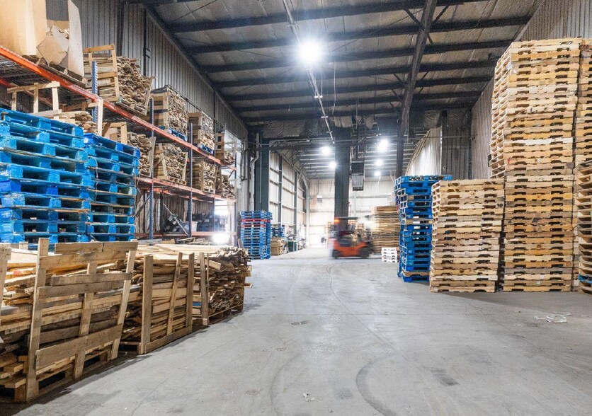 More Photos Of 2100 Advance Ave, Columbus Manufacturing For Lease