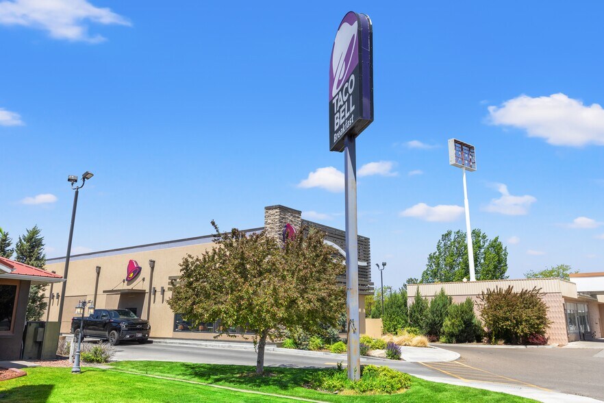 More Photos Of 632 N Overland Ave, Burley Fast Food For Sale