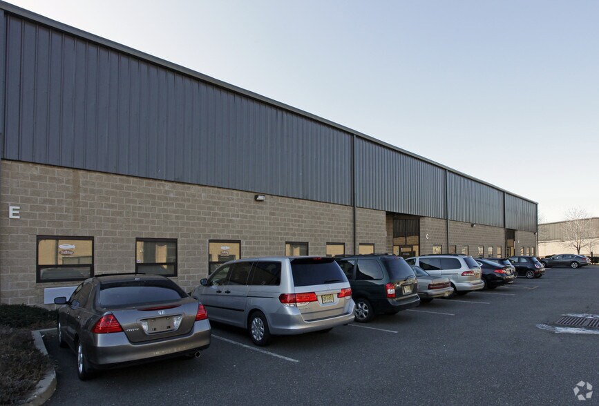 More Photos Of 200 Gates Rd, Little Ferry Warehouse For Lease