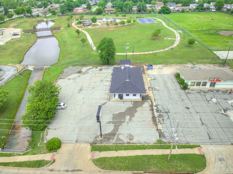 More Photos Of 741 NW 12th St, Moore Restaurant For Lease