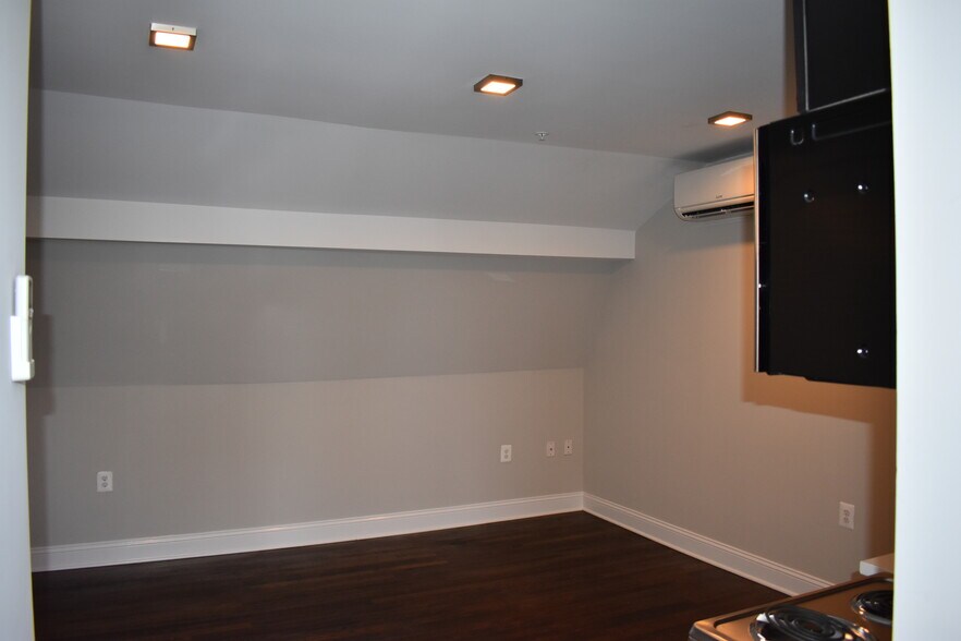 More Photos Of 2-4 E Preston St, Baltimore Apartments For Sale