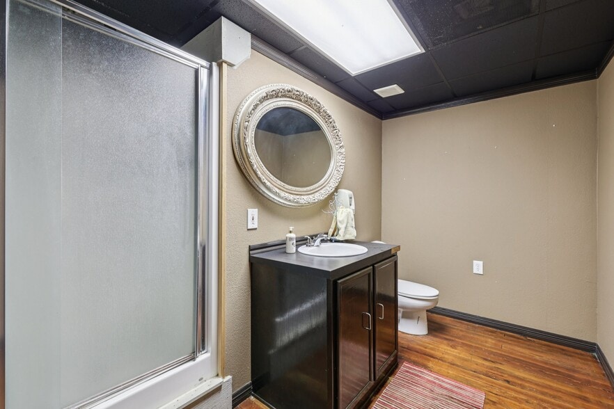 More Photos Of 113 N Main St, Moulton Bar For Sale