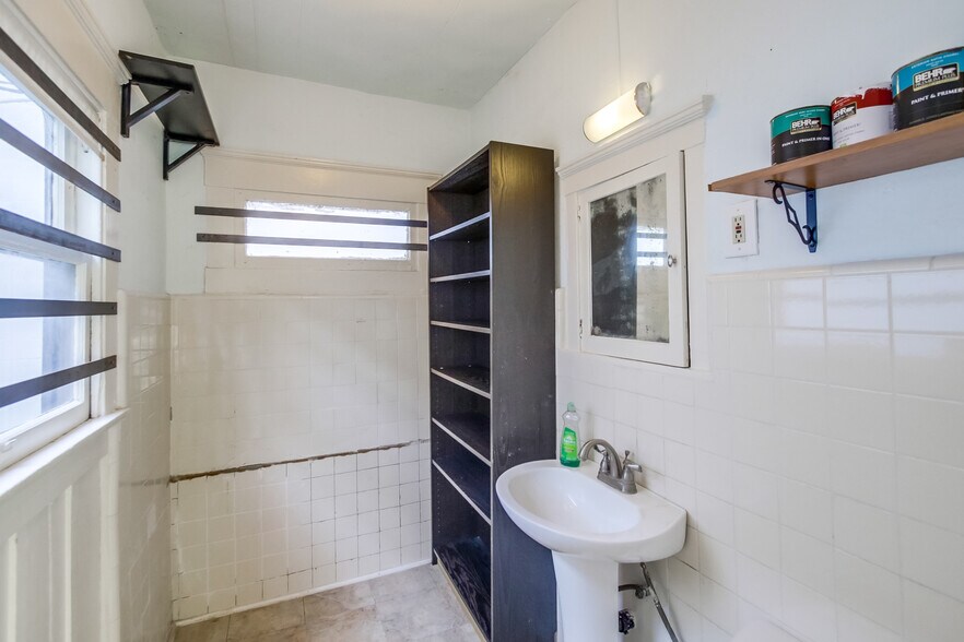 More Photos Of 611 W Fir St, San Diego Storefront For Lease