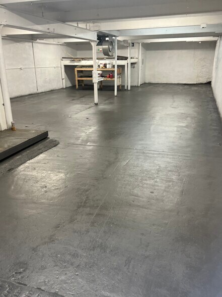 More Photos Of 105 Blackstone Ave, Pawtucket Storefront For Lease