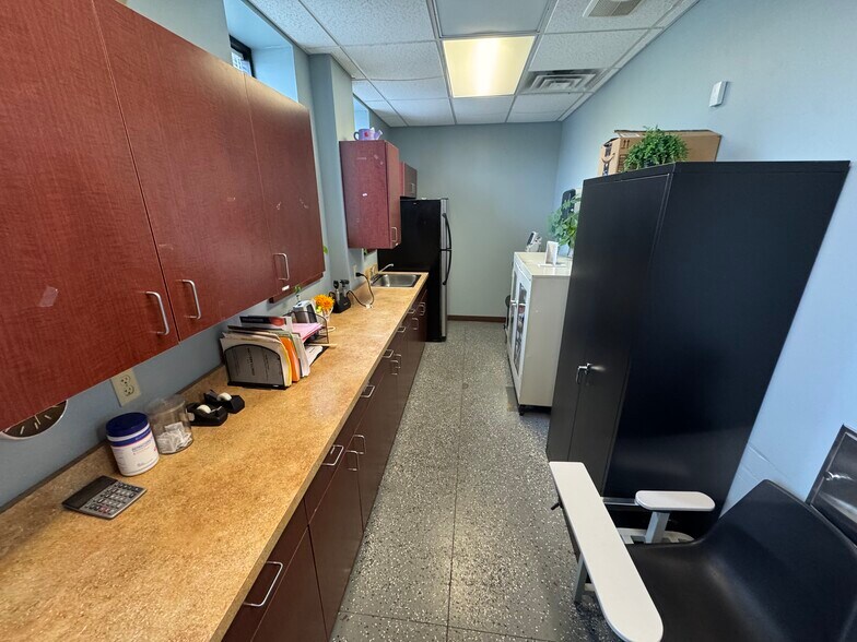 More Photos Of 1134 W North Ave, Milwaukee Medical For Sale