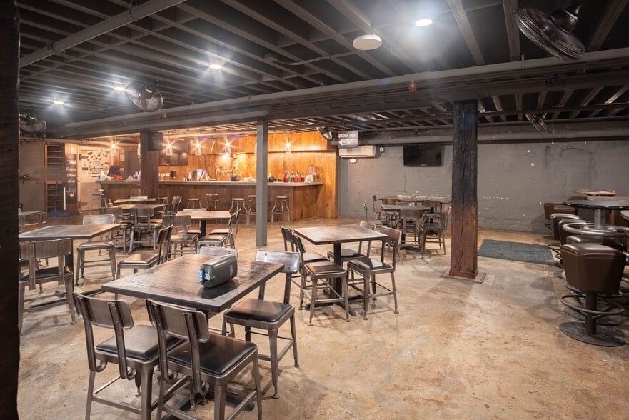 More Photos Of 315 N Court St, Florence Hotel For Sale
