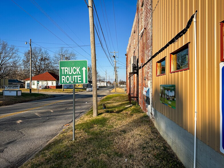 More Photos Of 230 D St NE, Miami Warehouse For Sale