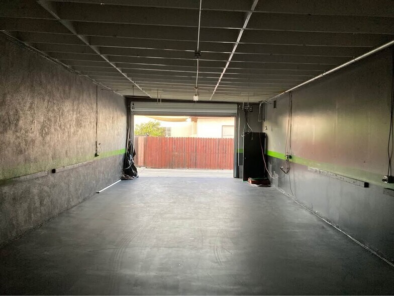 More Photos Of 415 Bonito Ave, Long Beach Showroom For Lease