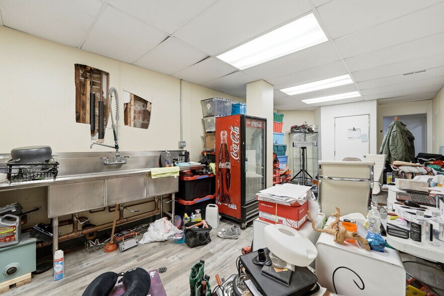 More Photos Of 3596 N Milwaukee Ave, Chicago Storefront Retail Office For Sale