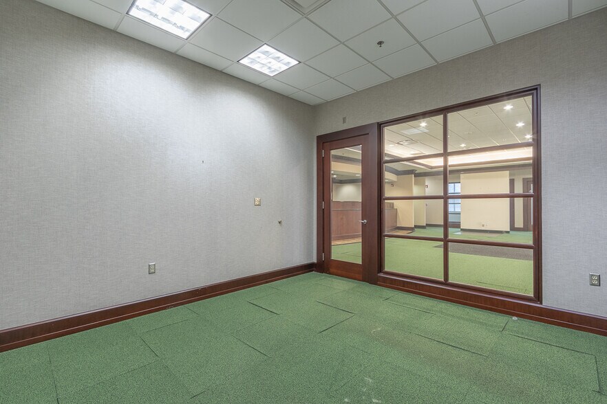 More Photos Of 129 N Main St, Anderson Office For Lease