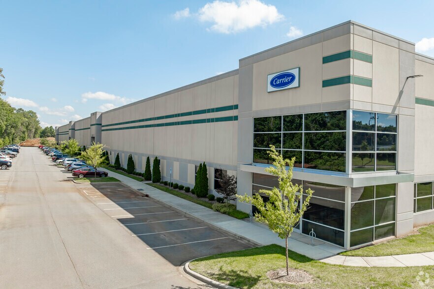 More Photos Of 4330 Silverpark Dr, Charlotte Unknown For Lease