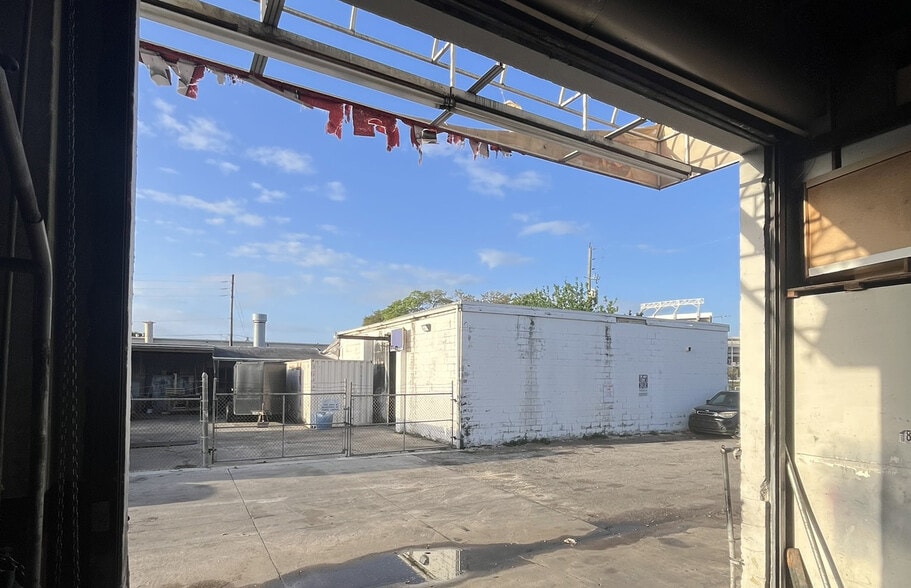 More Photos Of 1340 W Central Blvd, Orlando Manufacturing For Sale