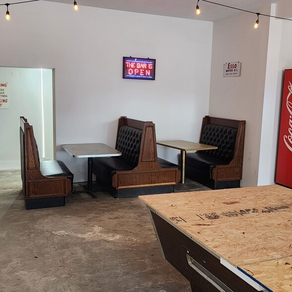 More Photos Of 200-204 N State St, Harrison Restaurant For Lease