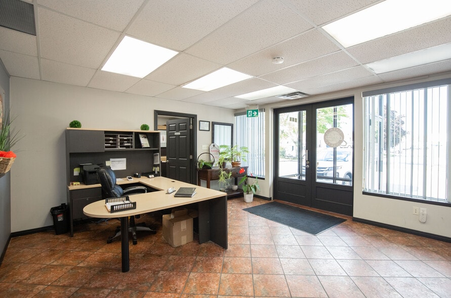 More Photos Of 190 Hempstead Dr, Hamilton Refrigeration Cold Storage For Sale