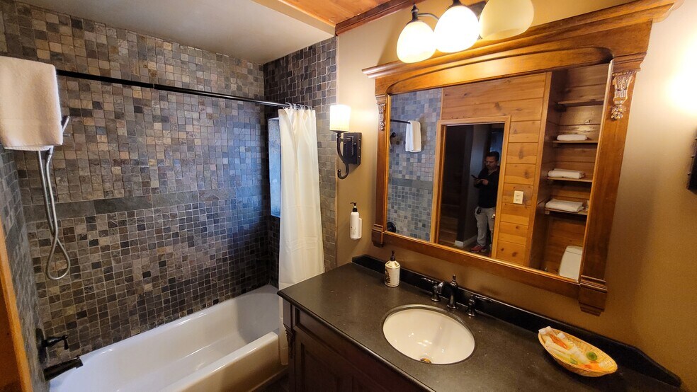 More Photos Of 42268 Moonridge Rd, Big Bear Lake Hospitality For Sale