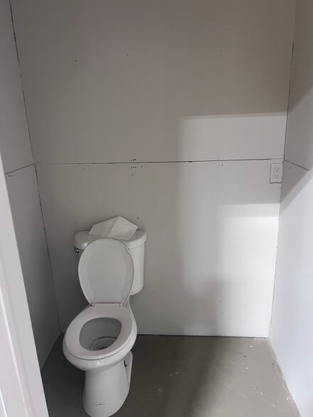 More Photos Of 301 E Ayre St, Wilmington Warehouse For Lease