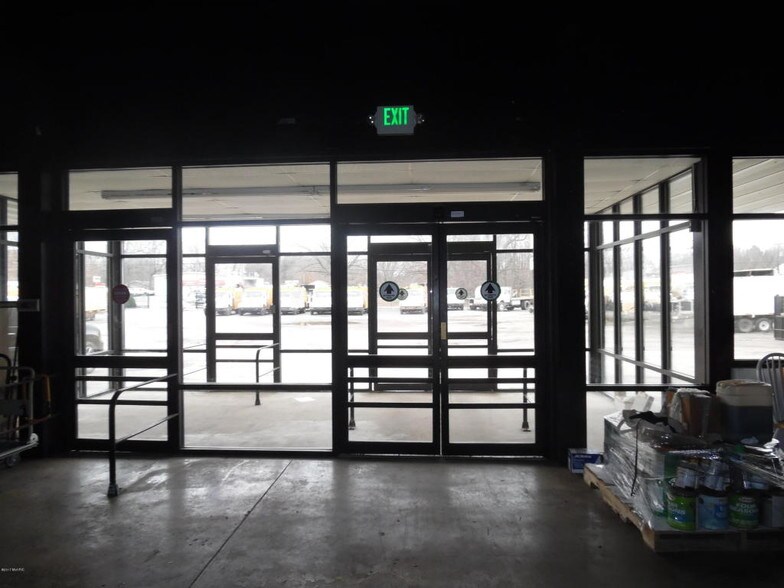 More Photos Of 2545 S 11th St, Niles Storefront Retail Office For Sale