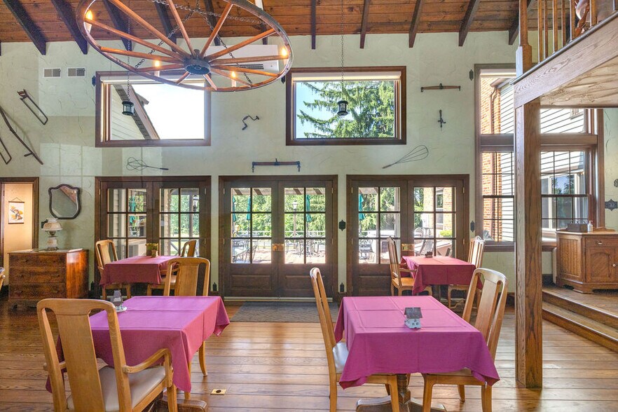 More Photos Of 40 Hospital Rd, Gettysburg Hotel For Sale