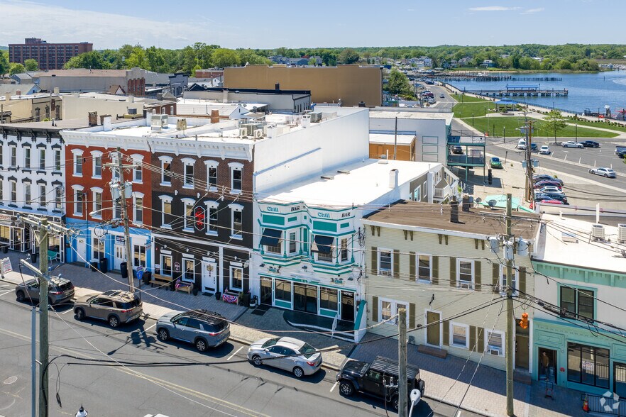 More Photos Of 32 Broad St, Keyport Bar For Sale