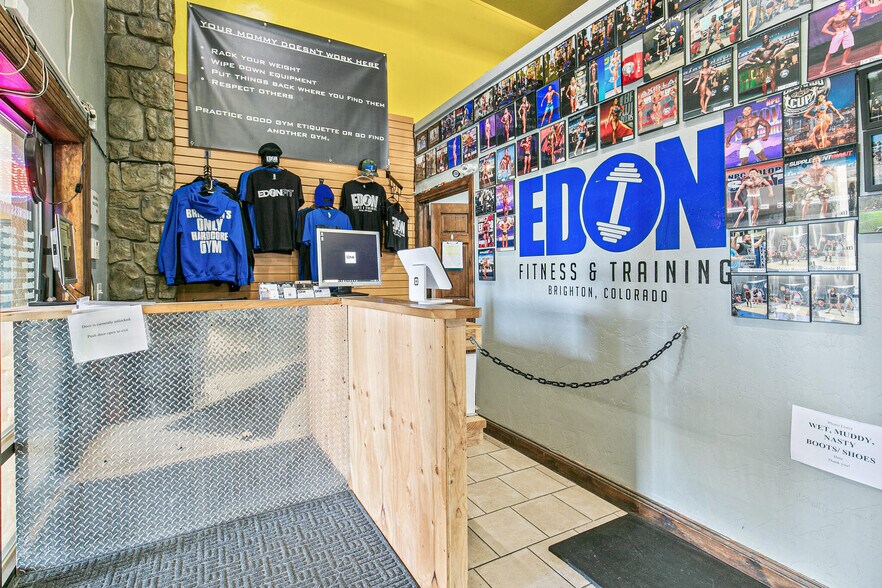 More Photos Of 991 Platte River Blvd, Brighton Storefront For Lease