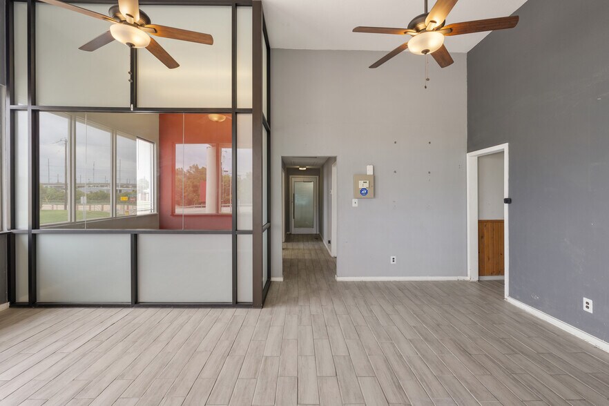 More Photos Of 310 Gautney St, Garland Light Manufacturing For Sale