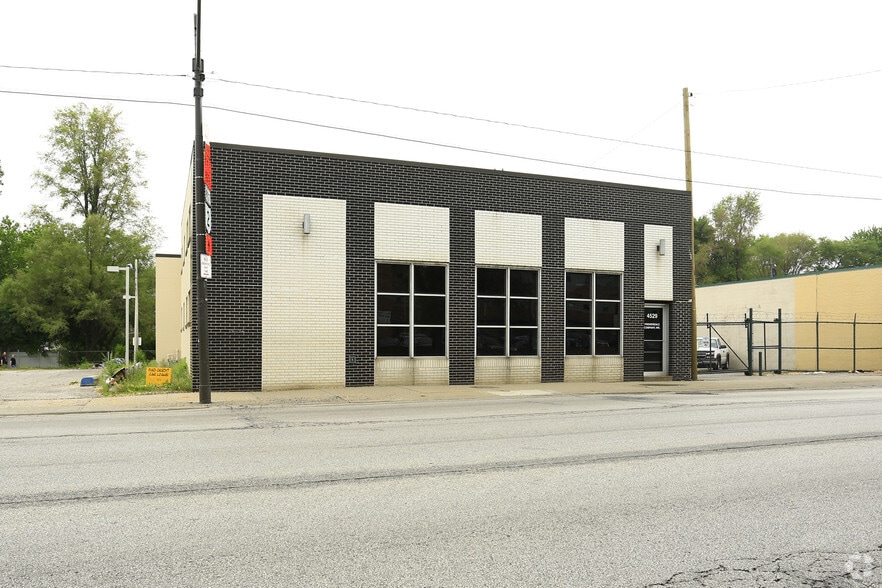 More Photos Of 4529 Detroit Ave, Cleveland Service For Lease