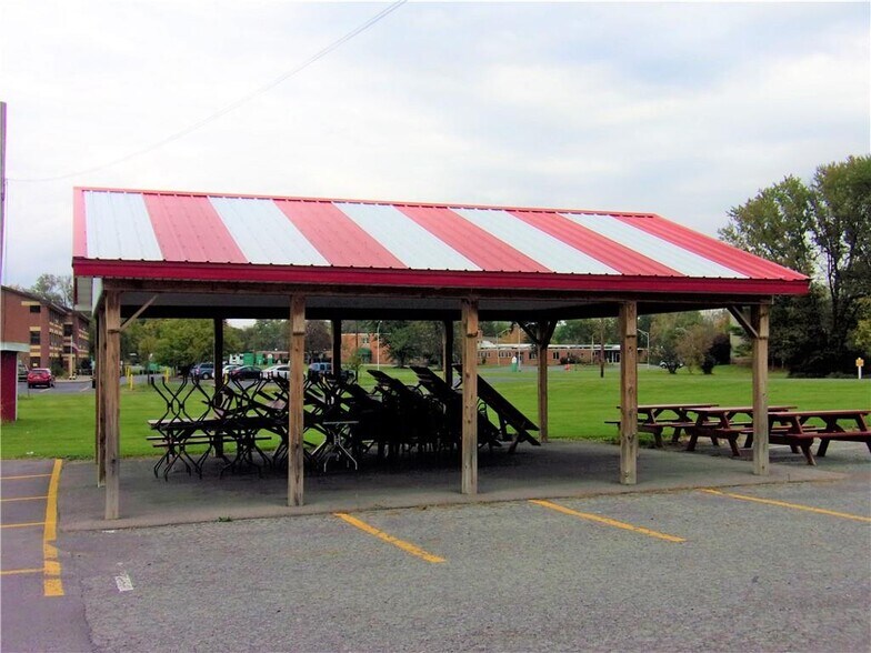 More Photos Of 365 E Main St, Waterloo Township General Retail For Sale
