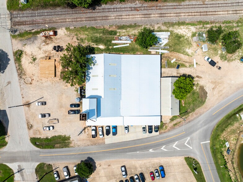 More Photos Of 2614 Washington St, Waller Freestanding For Lease