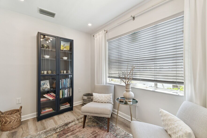 More Photos Of 3019 W Azeele St, Tampa Loft Creative Space For Sale