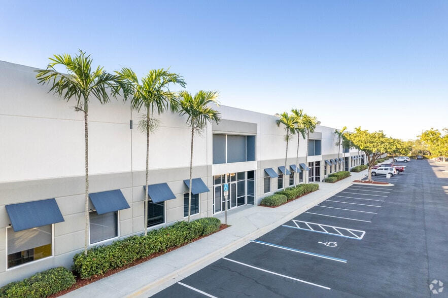 More Photos Of 730 S Powerline Rd, Deerfield Beach Unknown For Lease