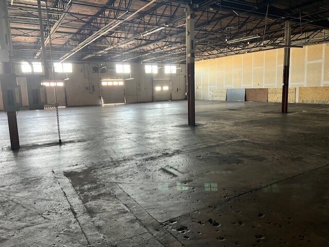 More Photos Of 2 Johnson Dr, Raritan Manufacturing For Lease