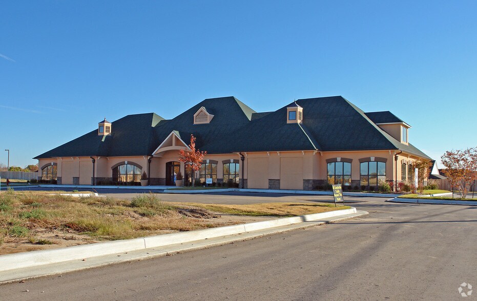 More Photos Of 4500 W Houston St, Broken Arrow Office For Lease