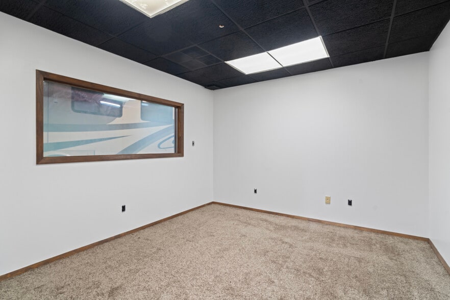 More Photos Of 15 S Worthington St, Youngstown Warehouse For Sale