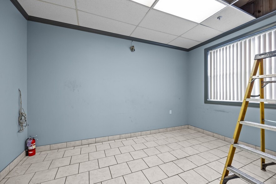 More Photos Of 1010 Spruce St, Lawrenceville Warehouse For Sale