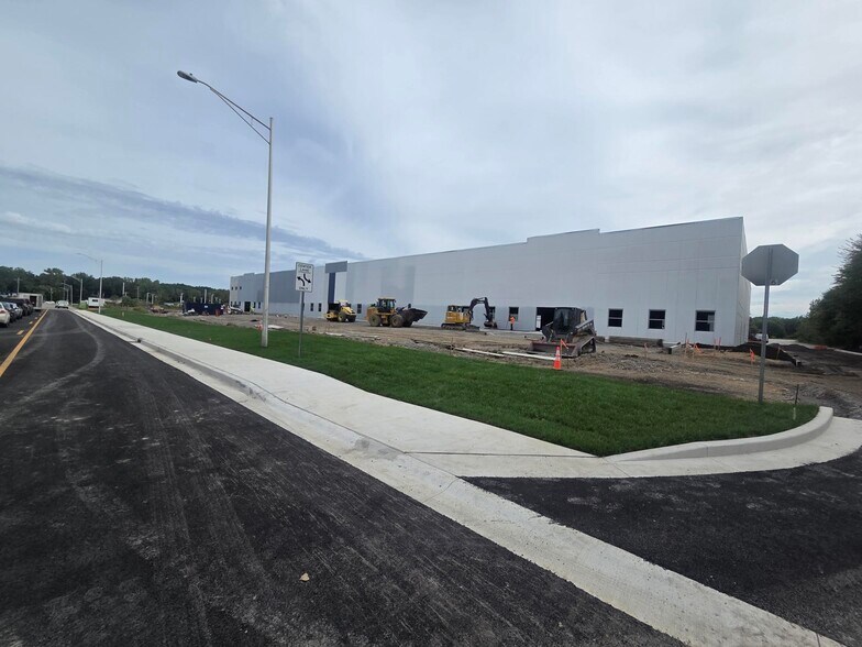 More Photos Of 6101 Cleveland Ave, Michigan City Distribution For Lease