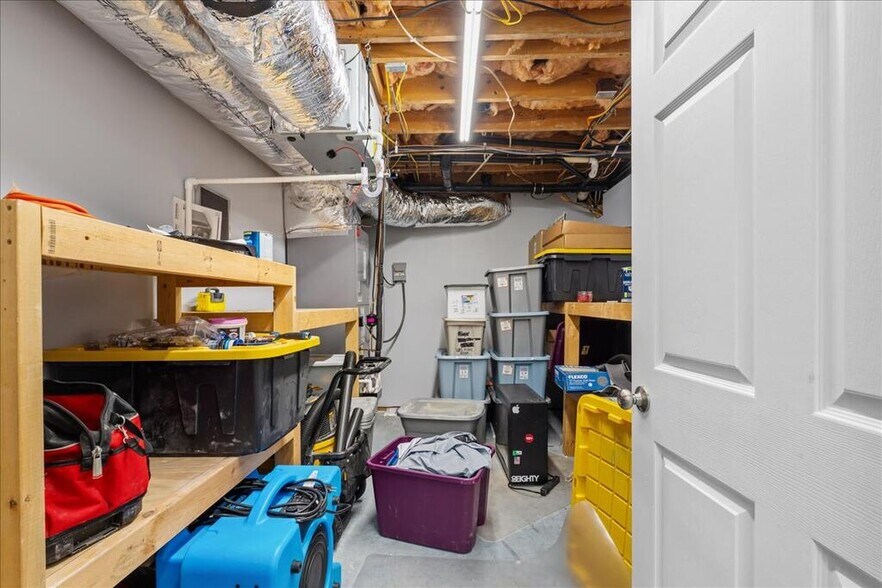 More Photos Of 57 Mountain Rd, Halifax Office For Sale