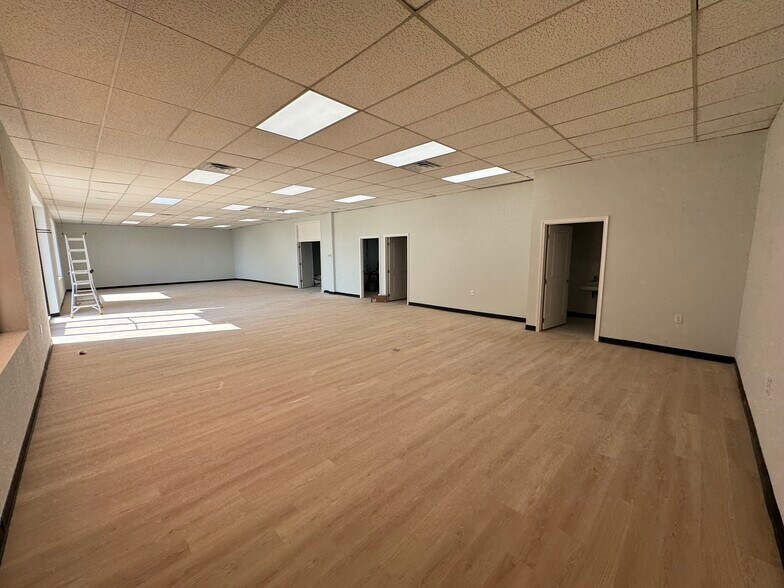 More Photos Of 8539 NE Loop 410, San Antonio Service For Lease