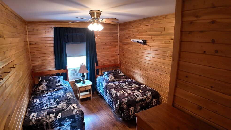 More Photos Of 109 Sinclair Rd, Sinclair Sports And Entertainment For Sale