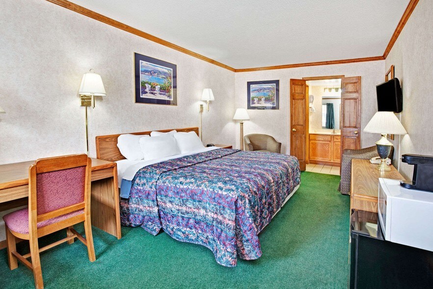 More Photos Of 40500 Michigan Ave, Canton Hotel For Sale